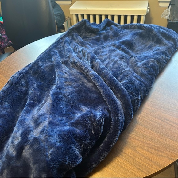 Cozy Blue Plush Blanket with Monkey Design 48" x 58" - Picture 5 of 6